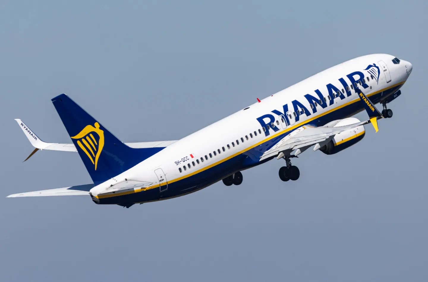 CMA investigates Ryanair over mandatory family seat fees